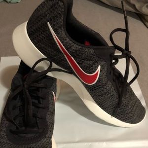 NIKE  Men’s Tennis Shoes